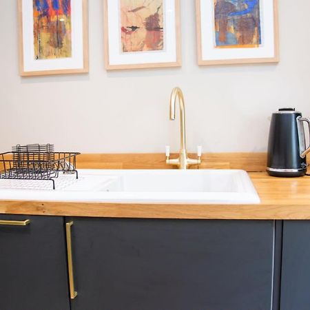 Unique 2 Bed In The Heart Of Bath With Parking Apartment Bagian luar foto