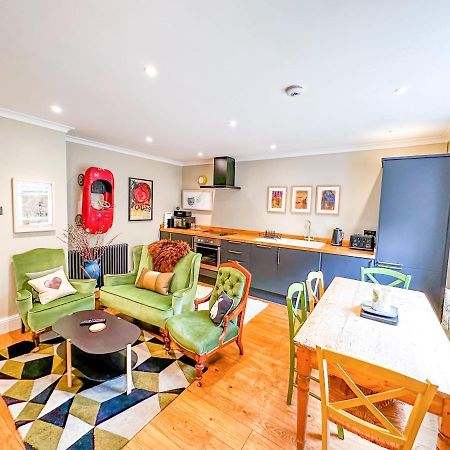 Unique 2 Bed In The Heart Of Bath With Parking Apartment Bagian luar foto
