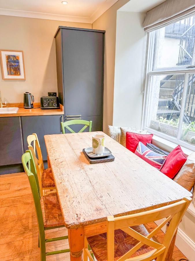Unique 2 Bed In The Heart Of Bath With Parking Apartment Bagian luar foto