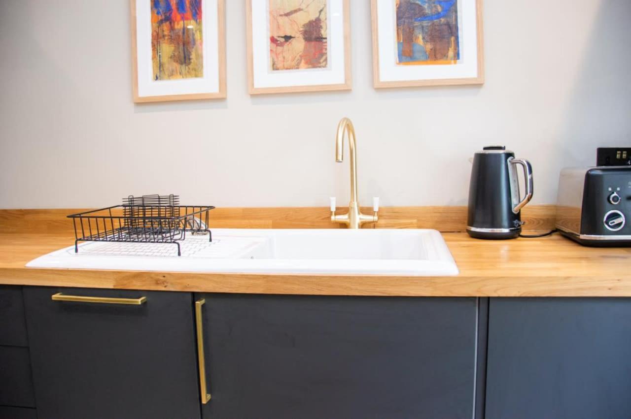 Unique 2 Bed In The Heart Of Bath With Parking Apartment Bagian luar foto