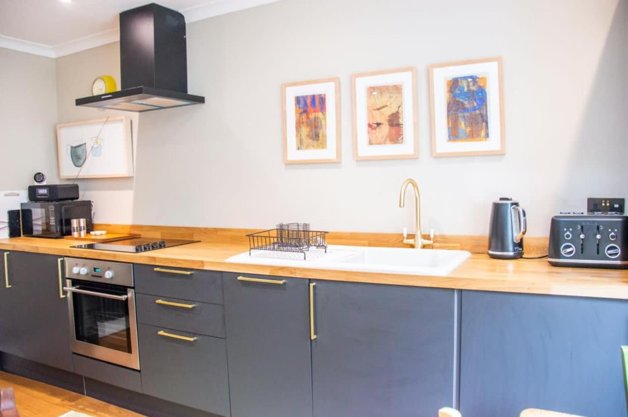 Unique 2 Bed In The Heart Of Bath With Parking Apartment Bagian luar foto