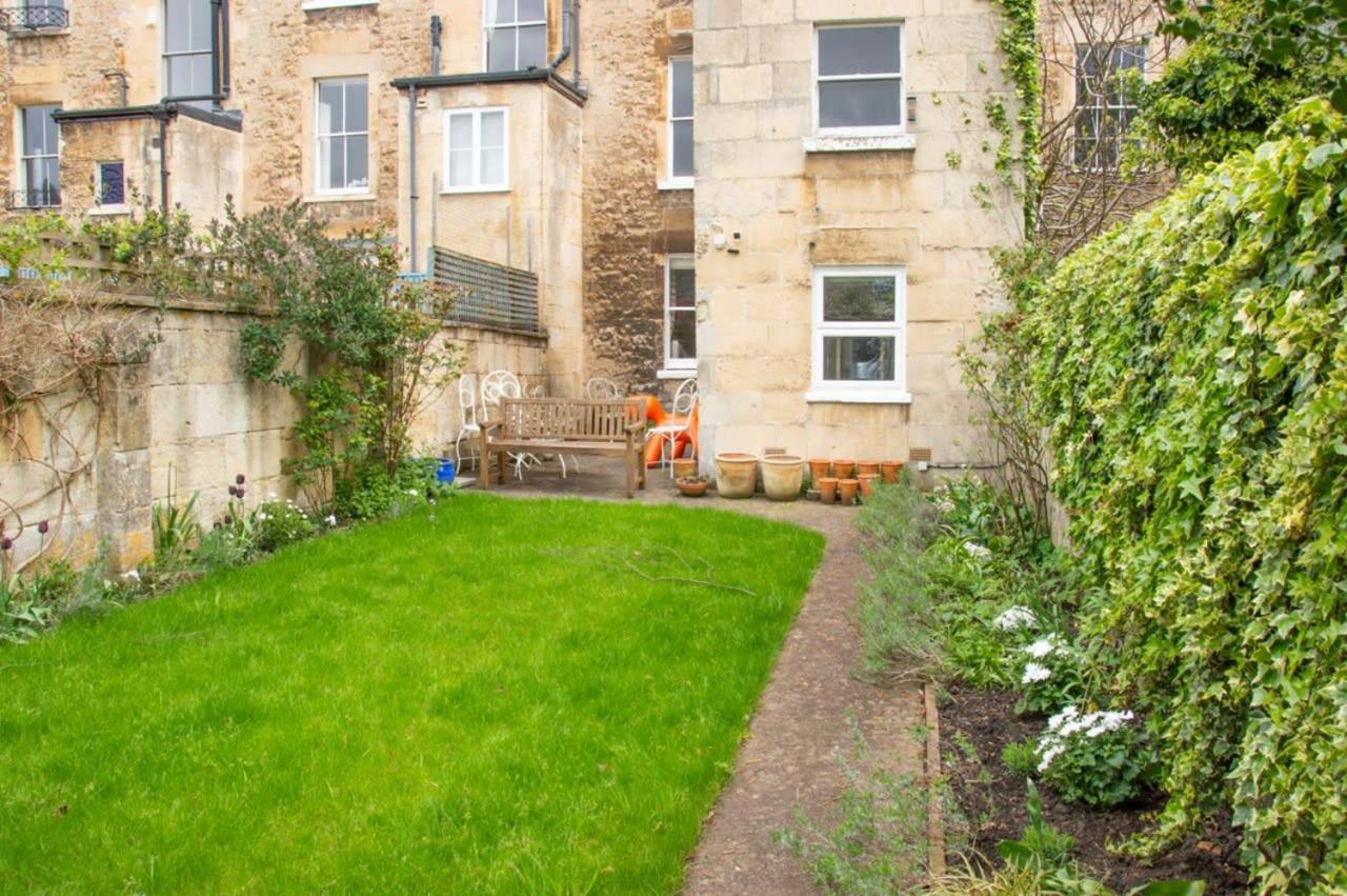 Unique 2 Bed In The Heart Of Bath With Parking Apartment Bagian luar foto
