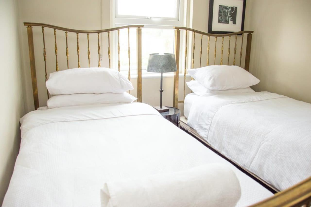 Unique 2 Bed In The Heart Of Bath With Parking Apartment Bagian luar foto